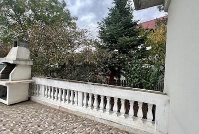 Casă individuală cu 10 camere cu Canalizare în Sisești - 11