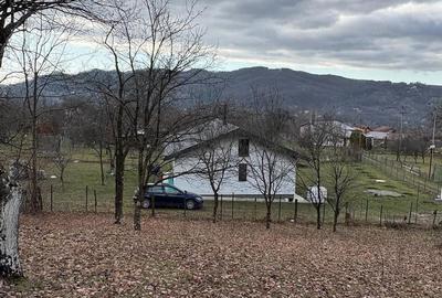 Casă cu 7 camere cu Teren 1710 Mp în Podul Corbului - 1