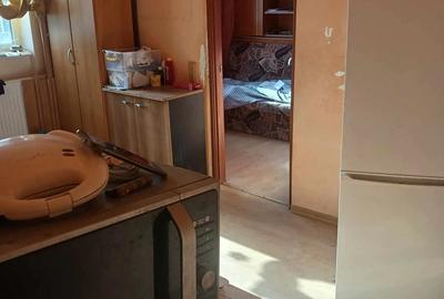 Inchiriez apartament ora? Petro?ani - 2