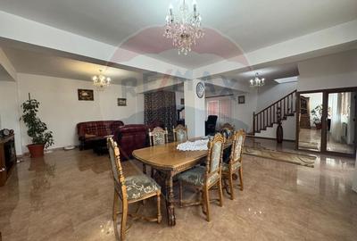 Casa / Vila cu 6 camere de vanzare - 3