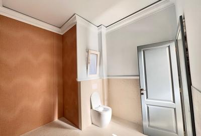 Apartament cu 3 camere semidecomandat în Sinaia - 1