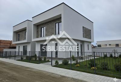 Casă individuală cu 4 camere cu Canalizare în Șelimbăr