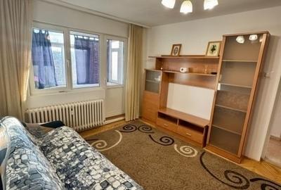 Apartament cu 2 camere semidecomandat în Podu Roș