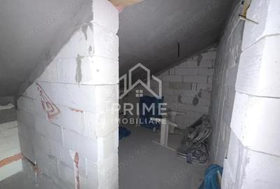 Casă cu 5 camere cu Teren 1800 Mp în Stremț - 3