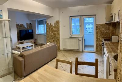 Apartament | 4 camere | Universitate | Metrou | Centrala | 2 bai - 2