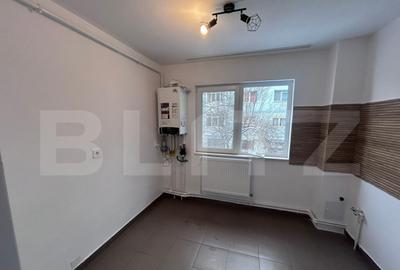 Apartament cu 3 camere semidecomandat în Rovine - 2