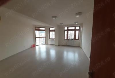 Spațiu comercial, de 280 mp, în Central - 4