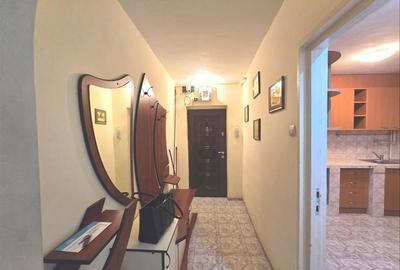 Apartament cu 4 camere semidecomandat, mobilat în Nord