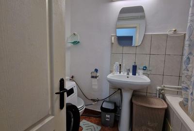 Apartament cu 2 camere decomandat în Micro 6 - 7