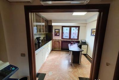 Apartament cu 3 camere decomandat în Central - 2