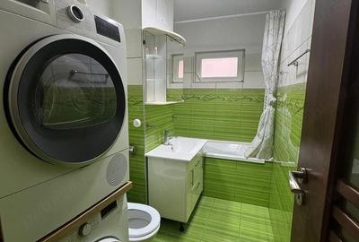 Apartament cu 3 camere semidecomandat în Girocului