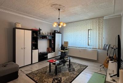 Apartament cu 3 camere decomandat, mobilat în Sebastian