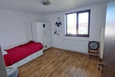 Casă cu 4 camere cu Teren 200 Mp în Domnești - 1