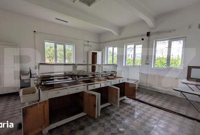 Casă cu 5 camere cu Teren 1216 Mp în Central - 4