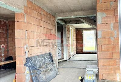 Casă cu 4 camere cu Teren 900 Mp în Uriu - 4