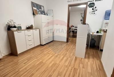 Spatiu comercial de 32mp de inchiriat in zona Lupeni - 2