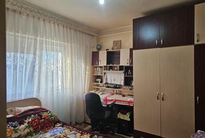 Vânzare apartament 2 camere decomandate – zona Nicolina,et 2 - 3