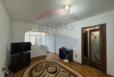 Apartament cu 2 camere semidecomandat, mobilat în Rovine - 4