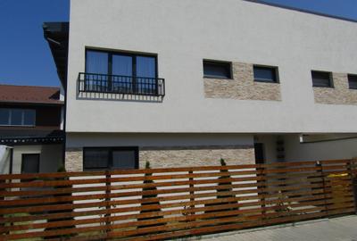 Casă cu 4 camere cu Canalizare în Periferie - 1