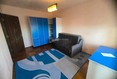 Apartament cu 3 camere semidecomandat în Aurel Vlaicu