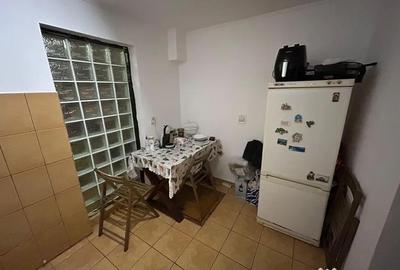 Casă cu 4 camere cu Canalizare în Km 4 - 12