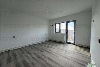 Casă cu 5 camere cu Canalizare în Lumina - 4