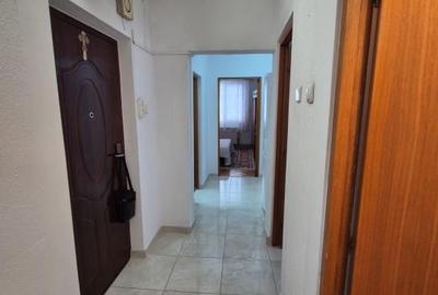 Apartament 3 camere – zona centrala Targoviste, Piata 1 Mai - 15