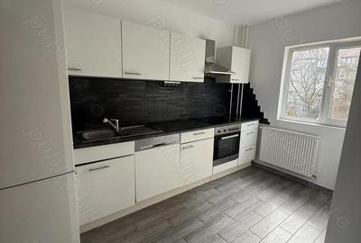 Apartament cu 3 camere decomandat în Soarelui