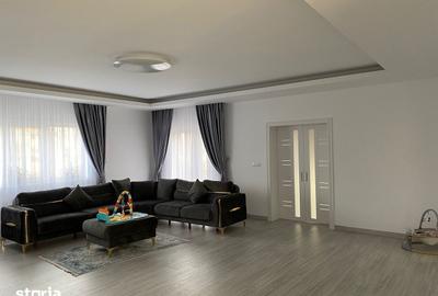 Casă cu 4 camere cu Teren 1400 Mp în Central - 2