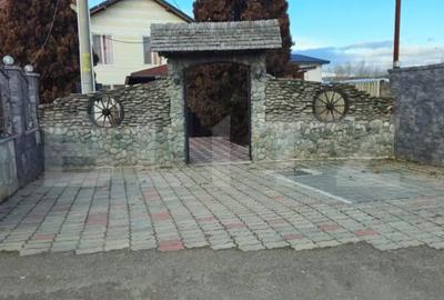 Casă cu 7 camere cu Teren 250 Mp în Central - 1