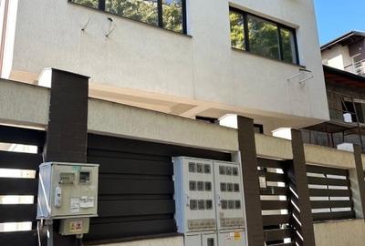 Apartament 4 Camere Pe 3 Niveluri + Curte Proprie 40 mp2 , Metrou Crangasi - 3