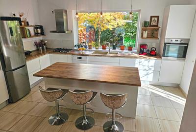 Casă cu 4 camere cu Teren 237 Mp în Mamaia