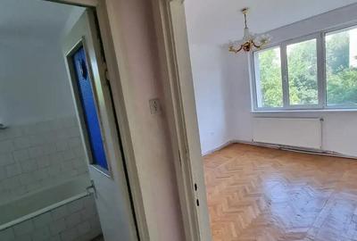 A 37 Liceul sanitar ,Apartament 3 camere confort 1 etaj 2, 67000euro - 17