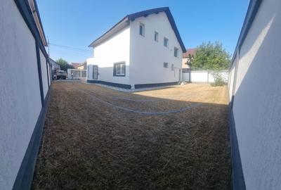 Casă cu 5 camere cu Teren 462 Mp în Lumina - 2