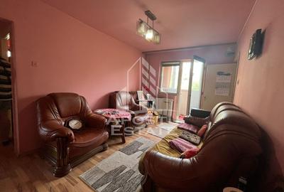 Apartament cu 3 camere, centrala proprie, etajul 1, zona Sagului - 1