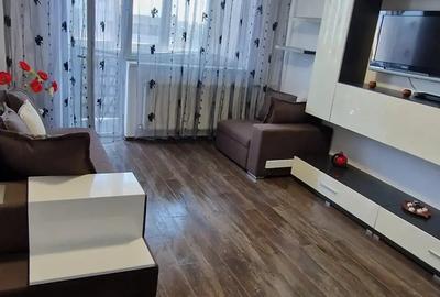 Proprietar inchiriez apartament cu doua camere City