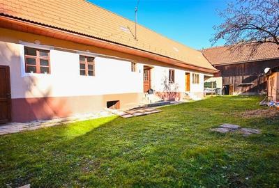 Resedinta traditionala saseasca restaurata, situata in inima localitatii - FILM! - 44