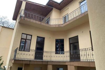 Casa de 12 camere, SU=560 mp , Central - M. Viteazu - 2