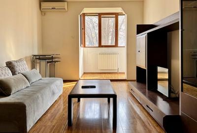 Apartament cu 3 camere decomandat, mobilat în Titan