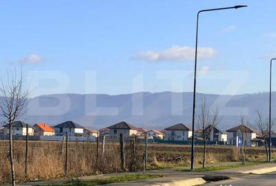 Teren de 10000 mp, în Cristian
