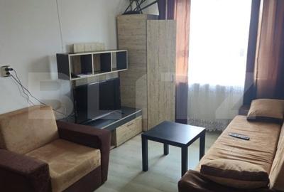 Apartament de vanzare,  cu 2 camere, 33 mp, zona Piata 1 Mai