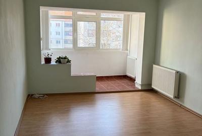 Apartament cu 2 camere decomandat în Sud