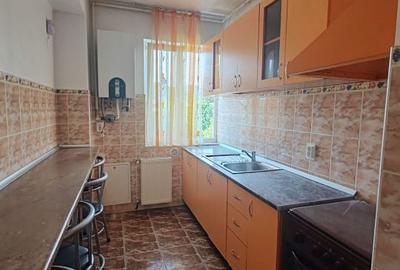 Apartament cu 2 camere decomandat în Republicii