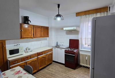 Apartament cu 3 camere decomandat în Decebal