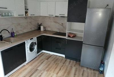 Casă cu Teren 1600 Mp în Central - 1