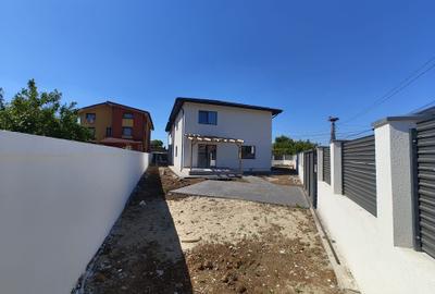 Casa individuala  -  4 camere  -  strada asfaltata  -  5 min de stb/bd 1Mai - 2