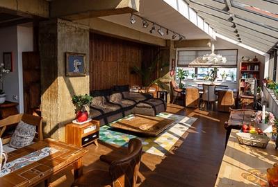 Penthouse cu un intreg perete doar din geamuri, dar si cu jacuzzi, terasa, gazon - 7