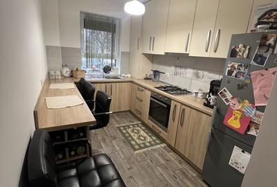 Apartament cu 2 camere decomandat în Tractorul - 4