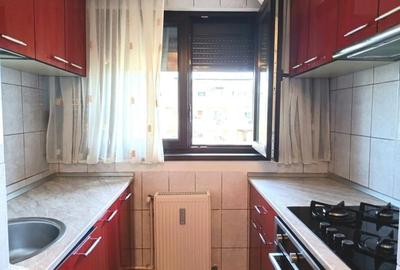 Apartament cu 2 camere decomandat în Titan