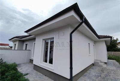 Duplex cu 4 camere cu Canalizare în Moșnița Nouă - 1
